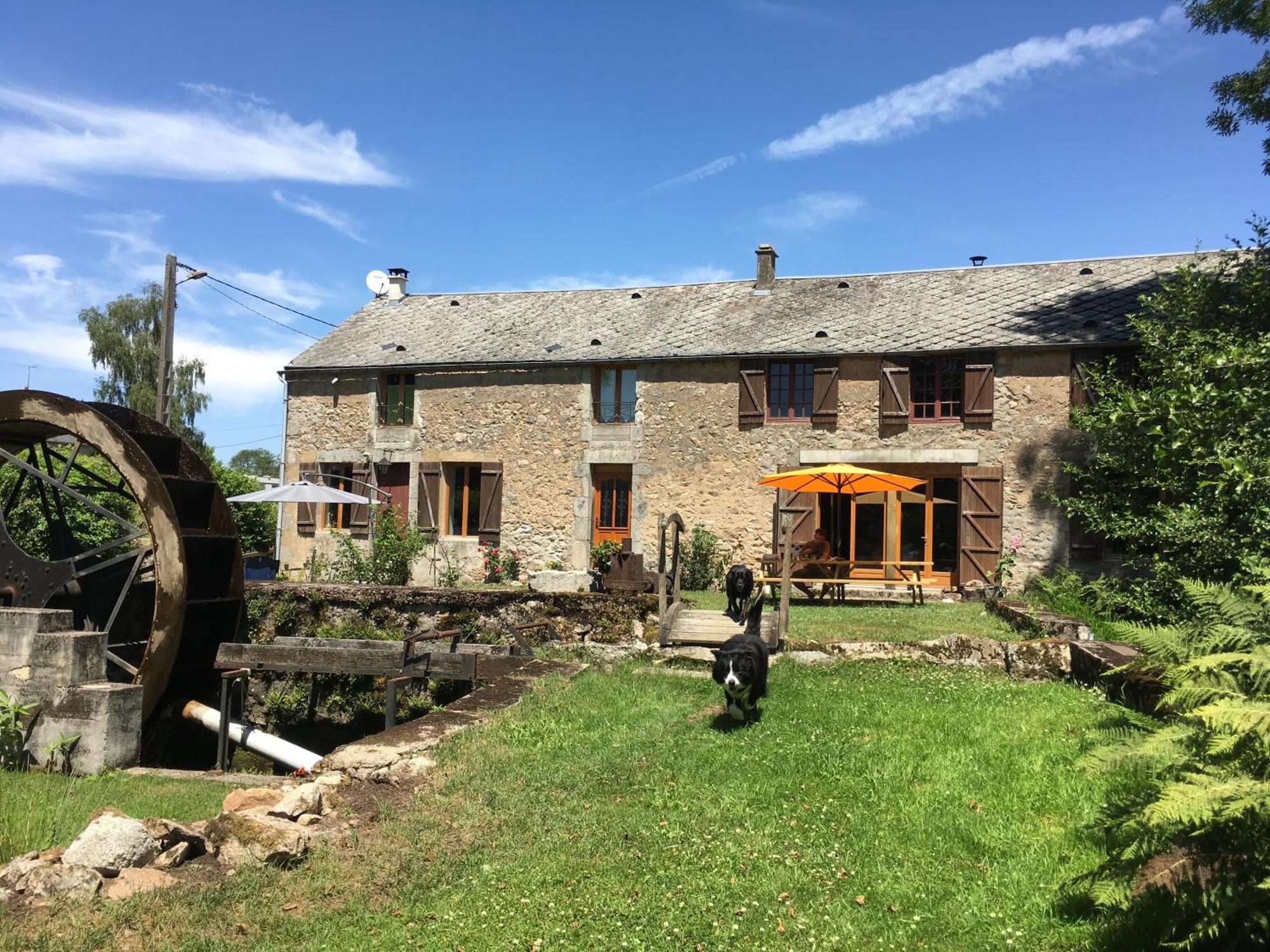 Bed and Breakfast Le Moulin De Razou Brassy Exterior foto