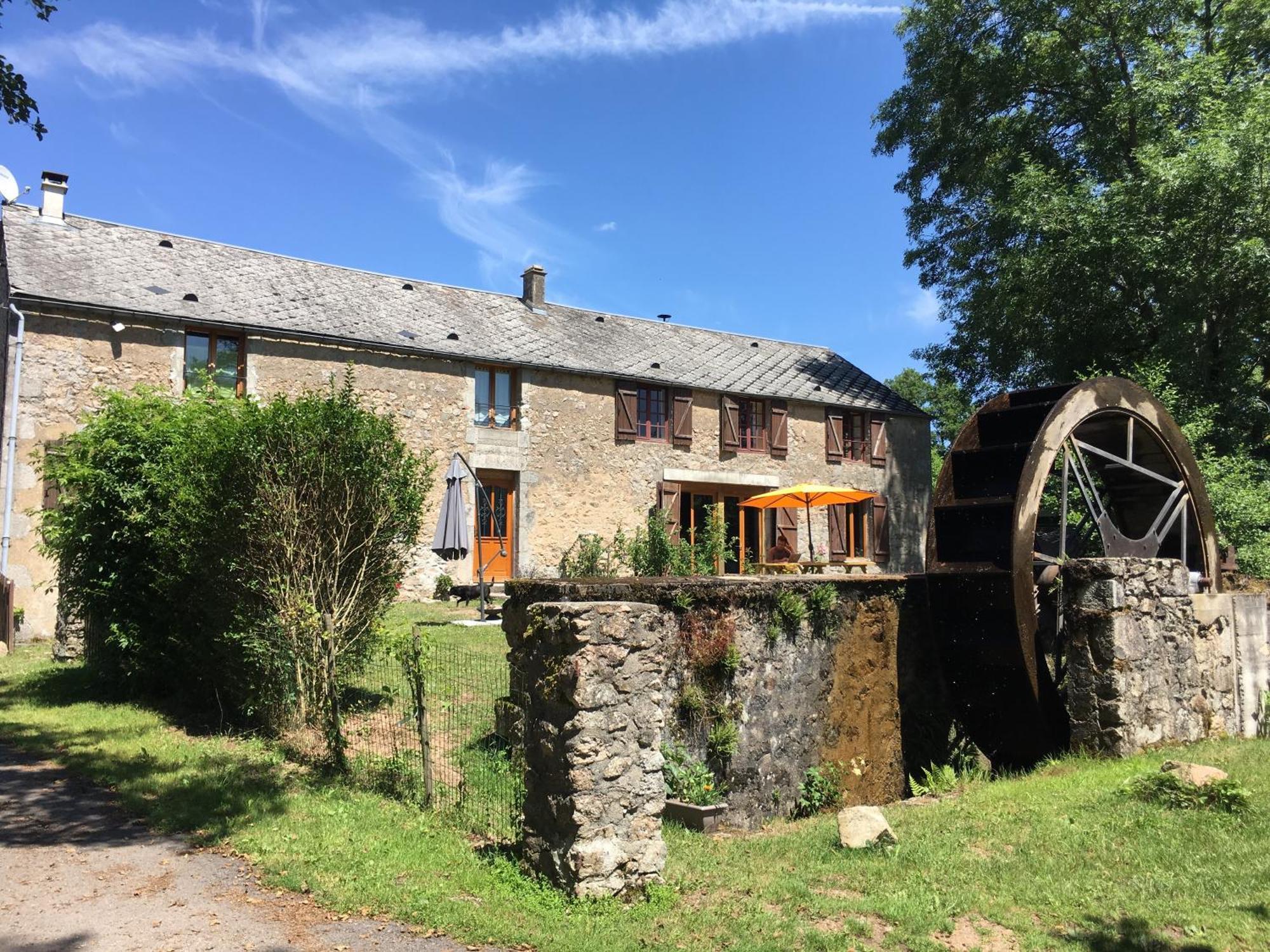 Bed and Breakfast Le Moulin De Razou Brassy Exterior foto